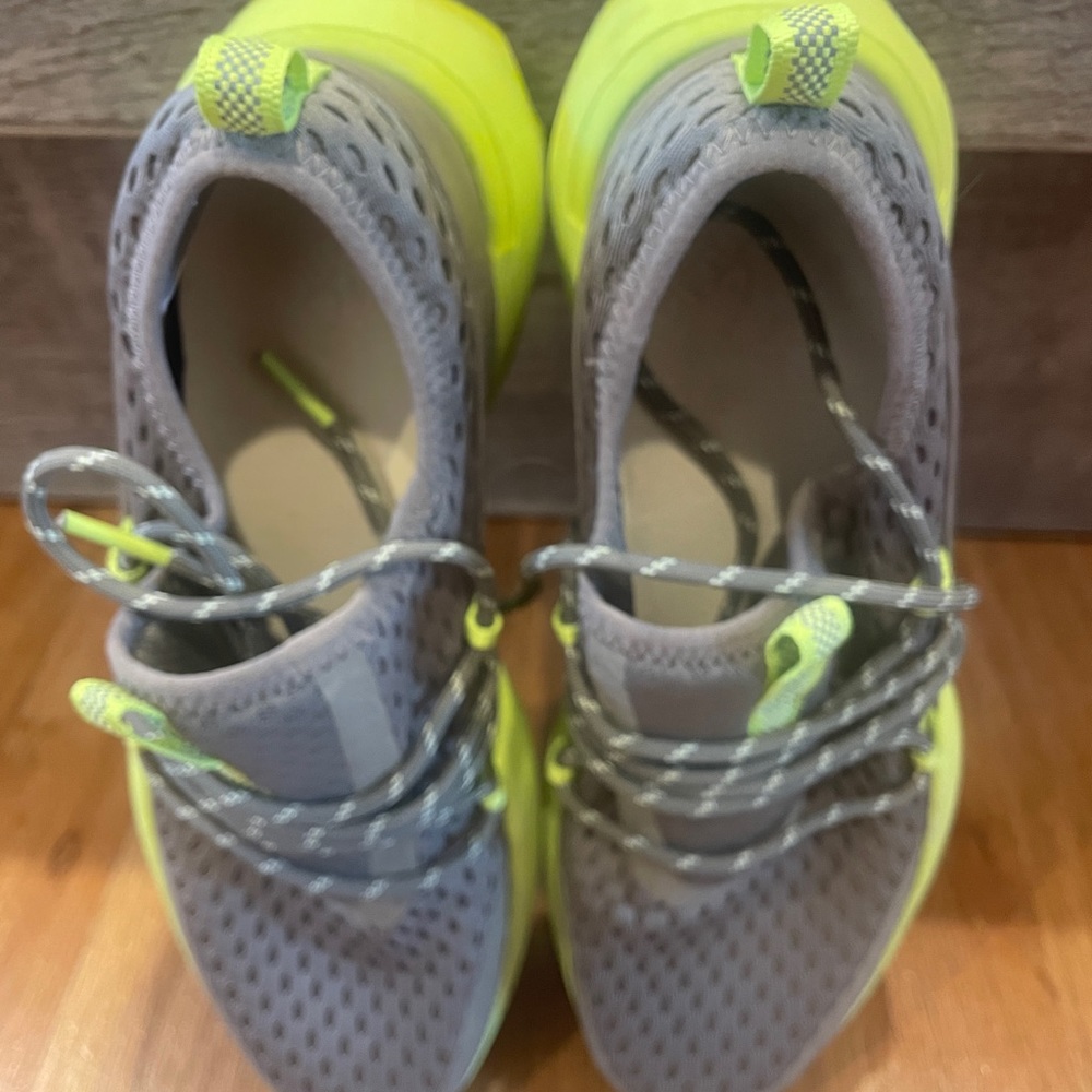 Sorrels, Neon Green/Gray